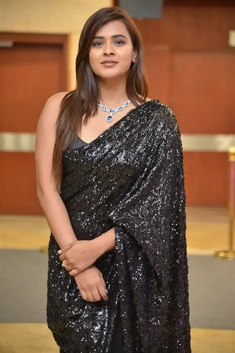 INDIAN ACTRESS HEBAH PATEL STILLS IN TRADITIONAL BLACK SAREE 6